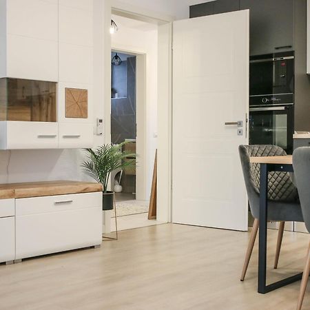 The Next Door Apartaments Bucharest Exterior photo